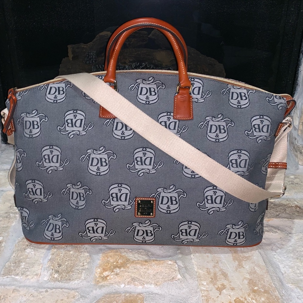 ⭐️Brand New⭐️ Dooney & Burke Logo Weekender